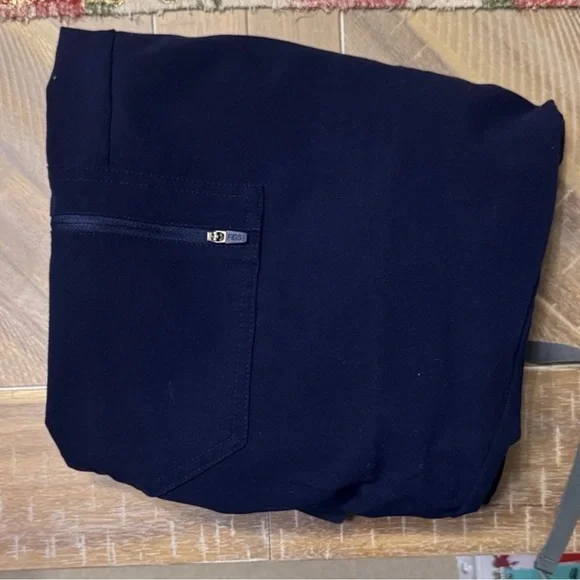 FIGS women’s Navy Jogger scrub Pants size Medium - Picture 5 of 5